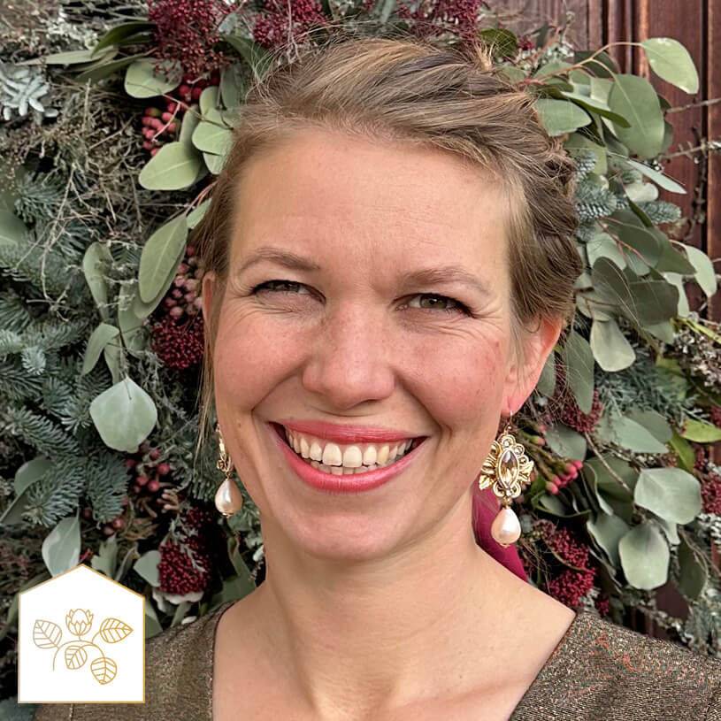 SchwesterSchwester Raffinierte Soutache-Ohrhänger in Gold und Champagner mit Baumwolltropfen Osterangebot