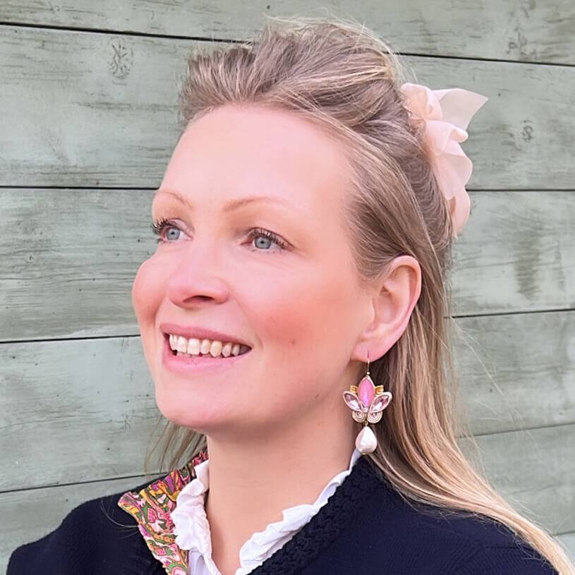 SchwesterSchwester Schöne Soutache-Ohrhänger in Rosa und zartem Gold mit Baumwolltropfen Valentinstagsangebot