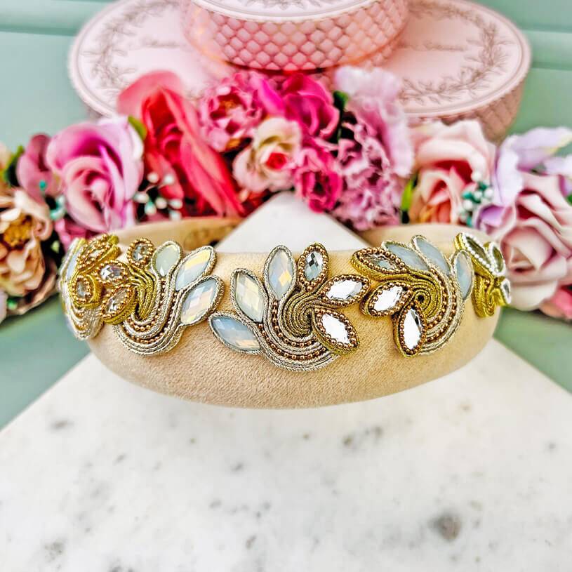 SchwesterSchwester Stoff-Haarreif in Creme mit Soutache-Applikationen in Champagner und Gold Fabrikladen