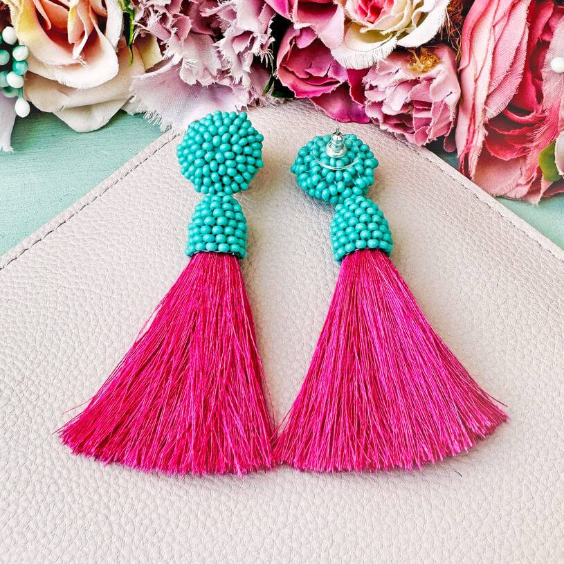 SchwesterSchwester Farbenfrohe Perlen-Quastenohrringe in Türkis und Pink im Angebot