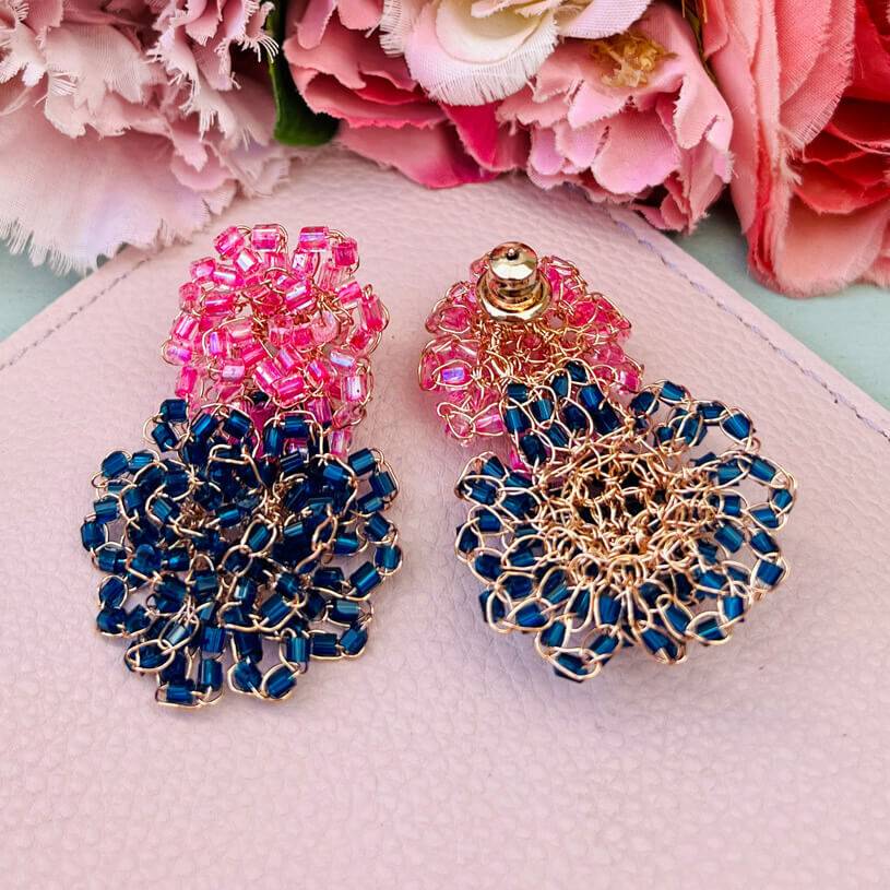 SchwesterSchwester Schöne Perlen-Ohrringe aus zwei Blüten in Pink und Dunkelblau Sonderangebot