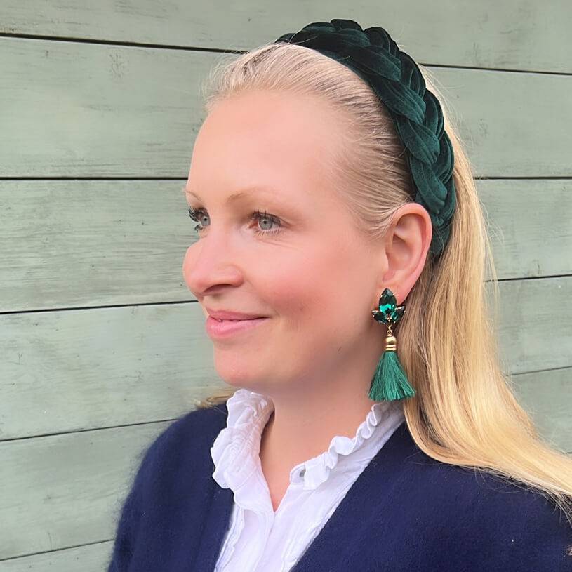 SchwesterSchwester Glitzernde Ohrstecker in Dunkelgrün mit edler Quaste von AmuseToi Preisnachlass