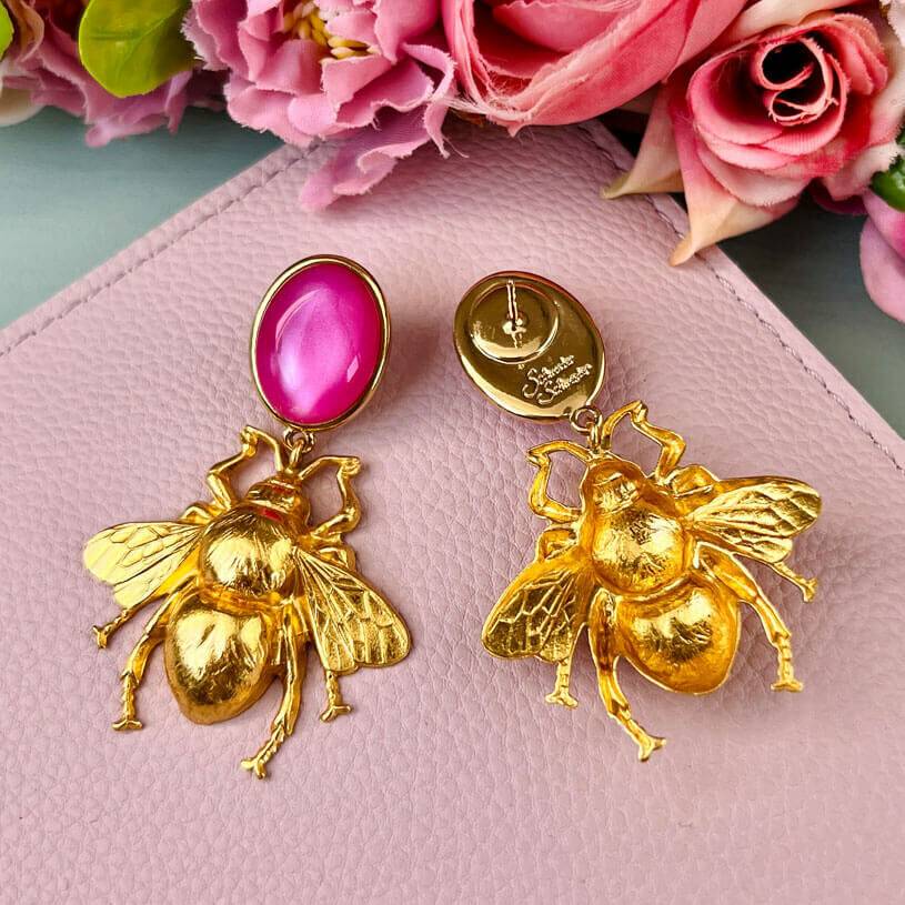 SchwesterSchwester Pinke Ohrstecker mit vergoldeter Hummel von AmuseToi Weihnachtsangebot