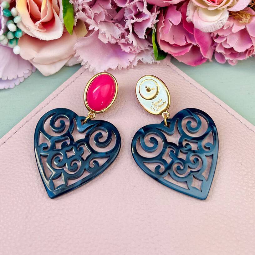 SchwesterSchwester Schöne Herz-Ohrringe mit pinken Ohrsteckern und Herz-Ornamenten in Dunkelblau von AmuseToi Lagerräumung