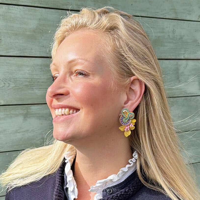 SchwesterSchwester Vorbestellbar - Farbenfrohe Soutache-Ohrringe in Gelb, Rosa und Flieder Clearance-Verkauf
