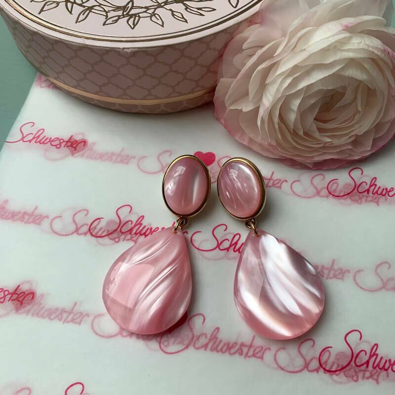 SchwesterSchwester Tropfen-Ohrringe in Rosa von AmuseToi Kostenloser Versand