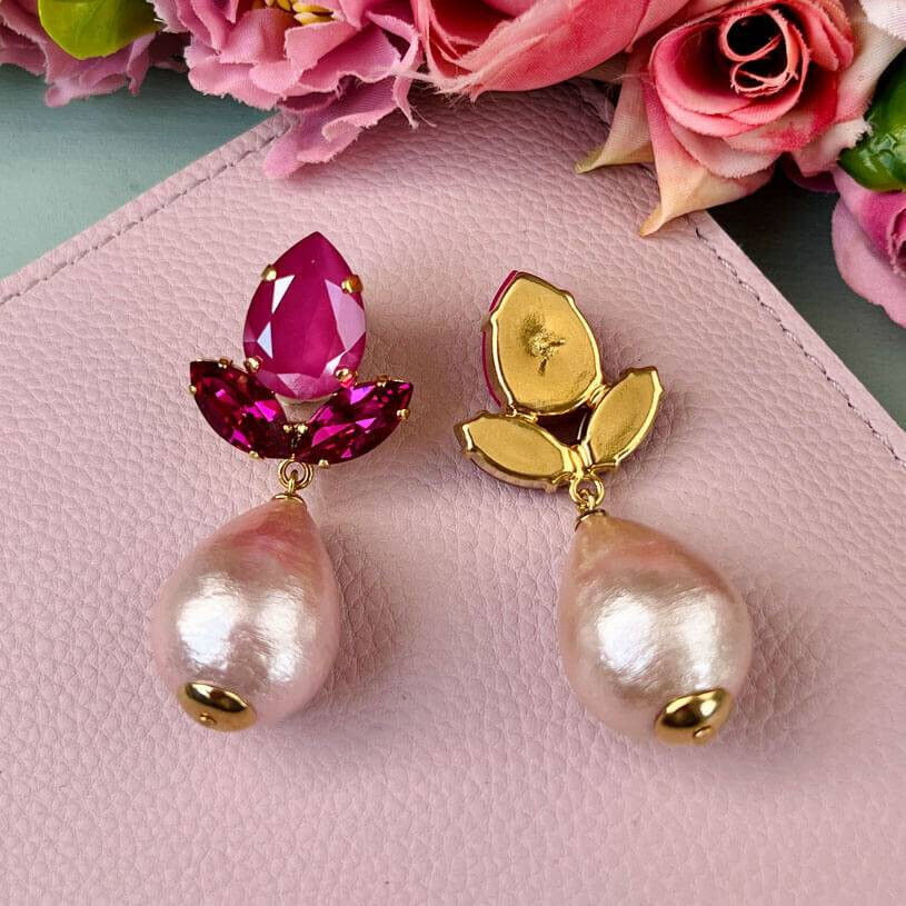 SchwesterSchwester Funkelnde Ohrstecker in Pink mit federleichten Baumwolltropfen von AmuseToi Begrenztes Angebot