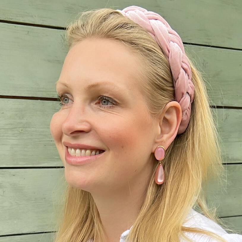 SchwesterSchwester Hellrosa Ohrstecker mit perlmutt schimmerndem Tropfen von AmuseToi Exklusivangebot