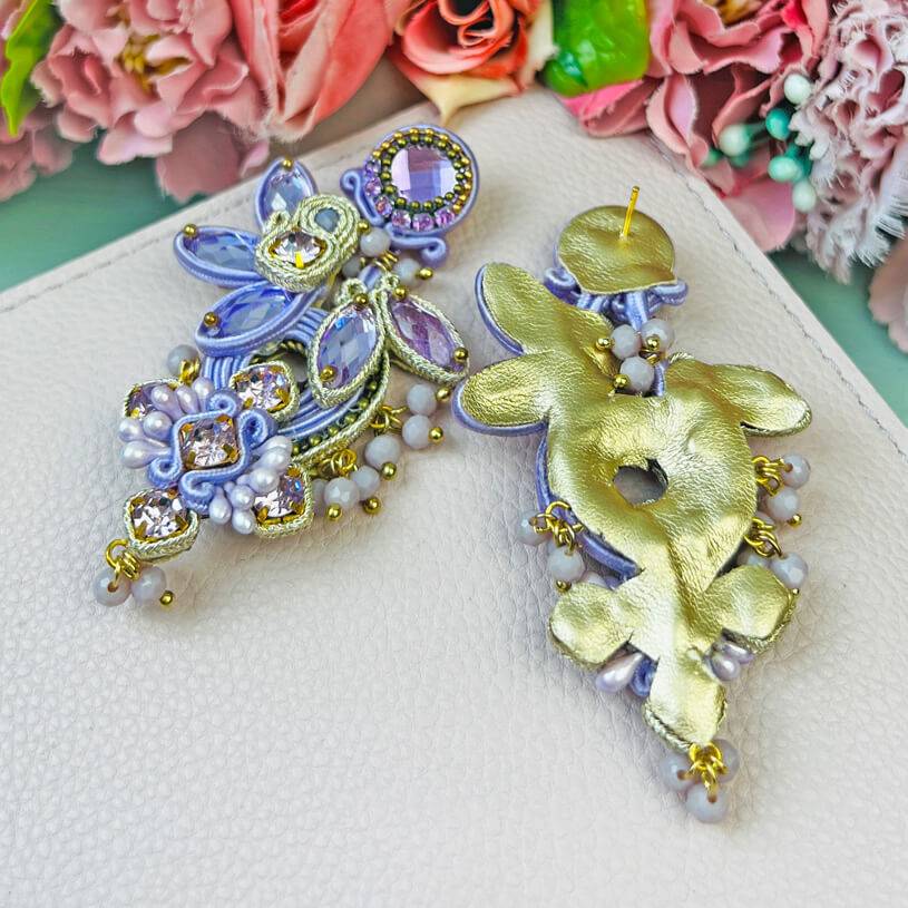 SchwesterSchwester Große Soutache-Ohrringe in Flieder und Champagner Blitzangebot