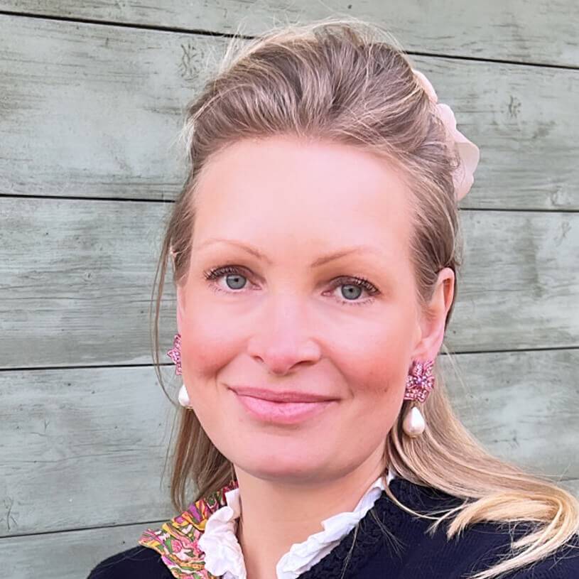 SchwesterSchwester Süße Blumen-Soutache-Ohrringe in Puderrosa mit kleinen Baumwolltropfen Große Rabatte