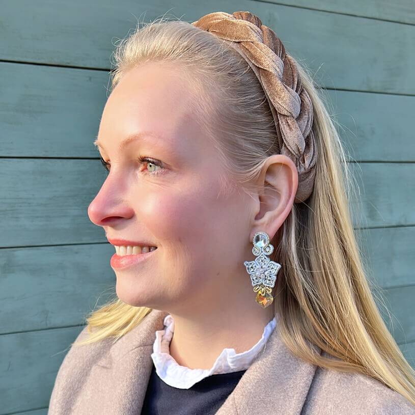 SchwesterSchwester Besondere Schneekristall-Soutache-Ohrringe in Weiß Saisonale Angebote