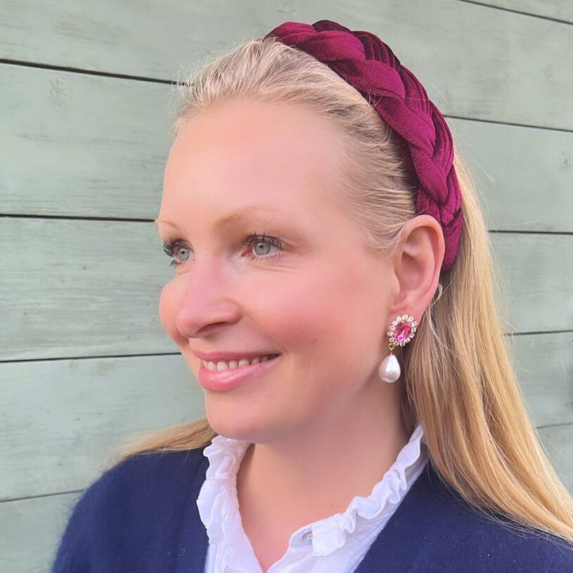 SchwesterSchwester Edel funkelnde Ohrstecker in Pink mit leichtem Baumwolltropfen JETZT KAUFEN