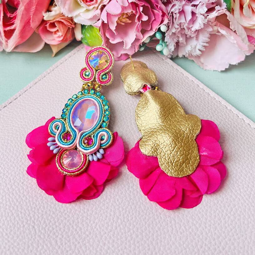 SchwesterSchwester Außergewöhnliche Soutache-Ohrringe in leuchtendem Pink Letzter Tag