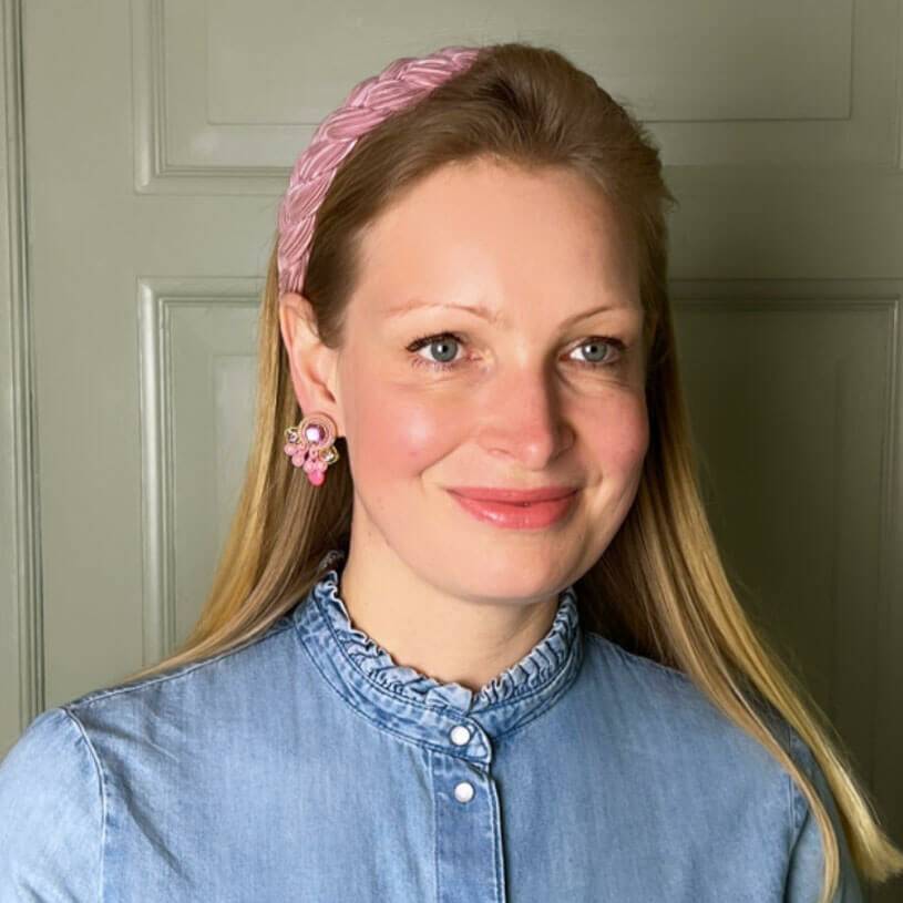 SchwesterSchwester Wunderschöne kleine Soutache Ohrstecker in Gold und Rosa Nur für heute