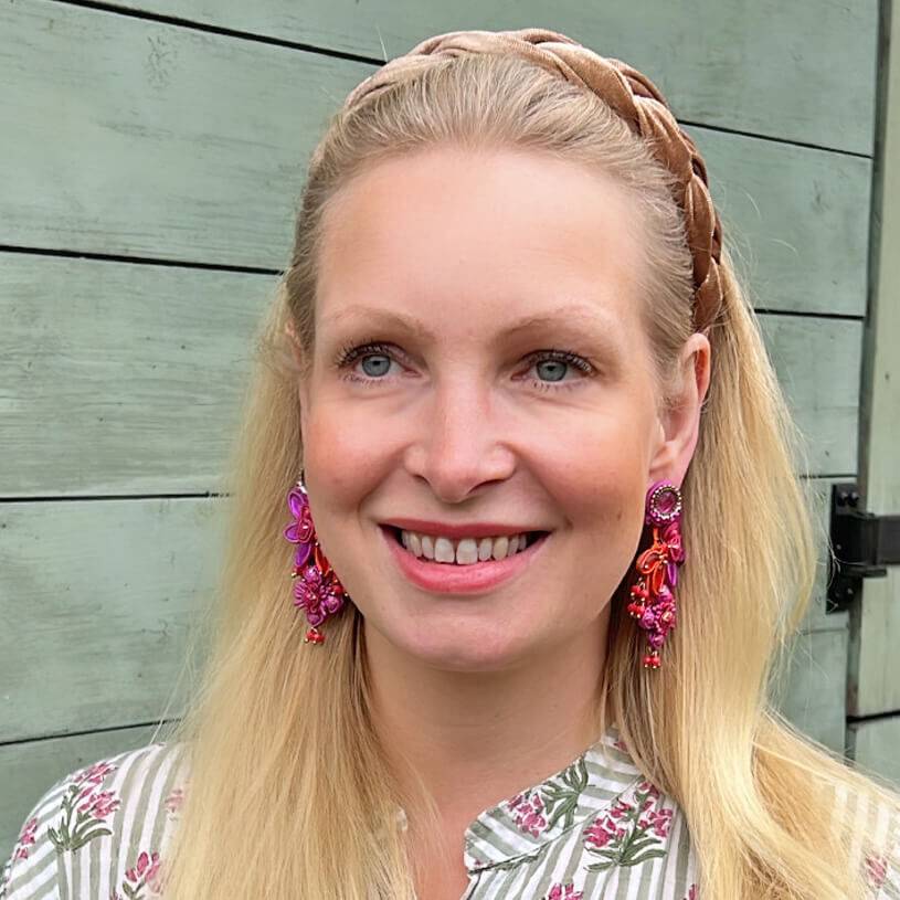 SchwesterSchwester Große Soutache-Ohrringe in Pink, Orange und Violett 2025