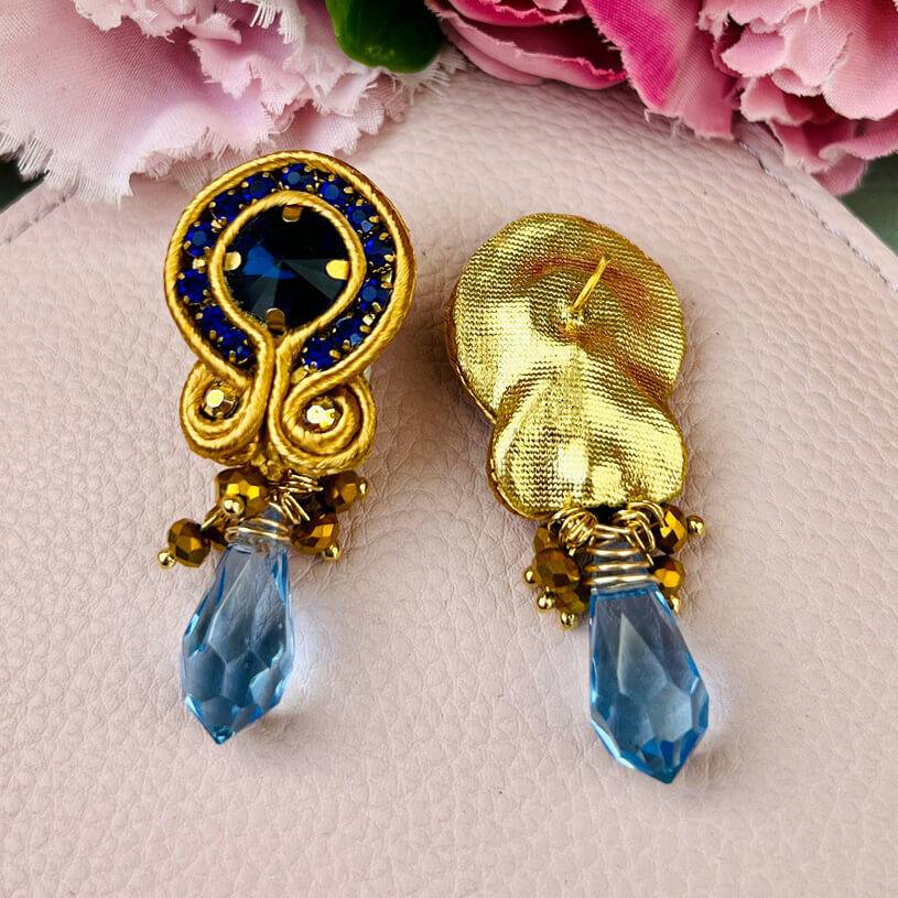 SchwesterSchwester Hübsche Soutache-Ohrstecker mit blauen Kristallen und Tropfen Nur für heute